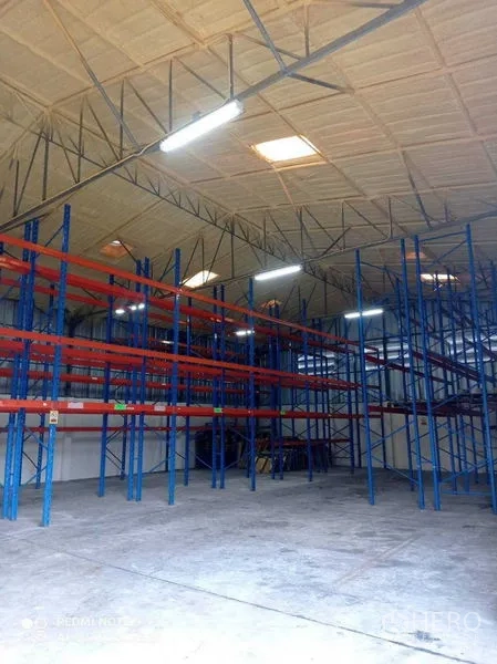 Warehouse for rent in Suan Luang, Bangkok - Main warehouse hall with high insulated roof and multiple rows of pallet racks.