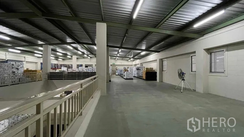 Warehouse for rent or sale in Bangkok Yai, Bangkok - Spacious mezzanine storage floor with steel roof and bright LED lighting.