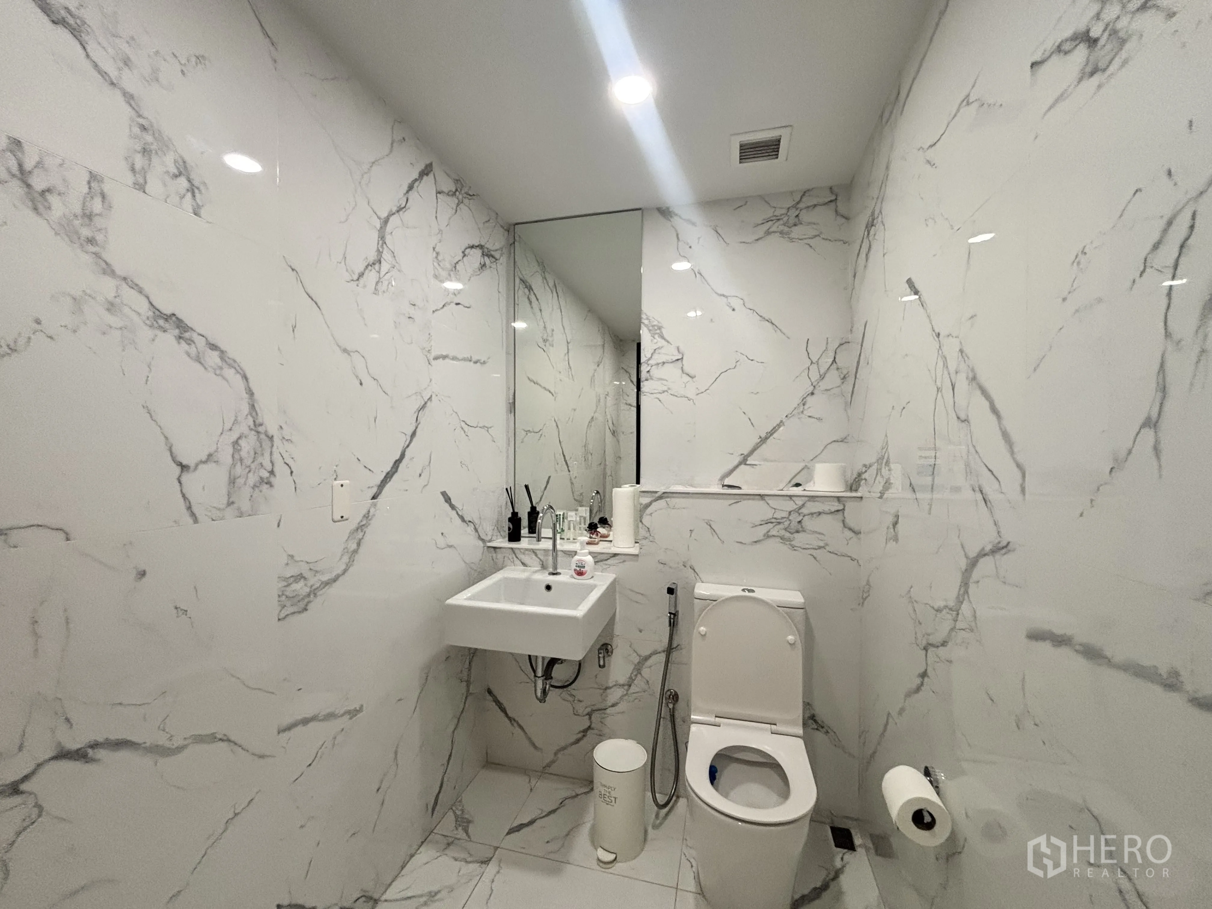 Office Space for rent in Din Daeng, Bangkok - Private bathroom finished with white marble-effect tiles, sink and toilet.