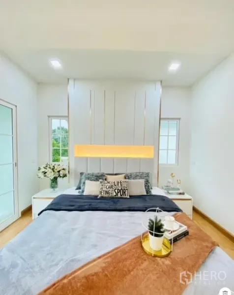 Detached House for rent in Prawet, Bangkok - Master bedroom feature headboard with soft lighting and twin bedside tables.