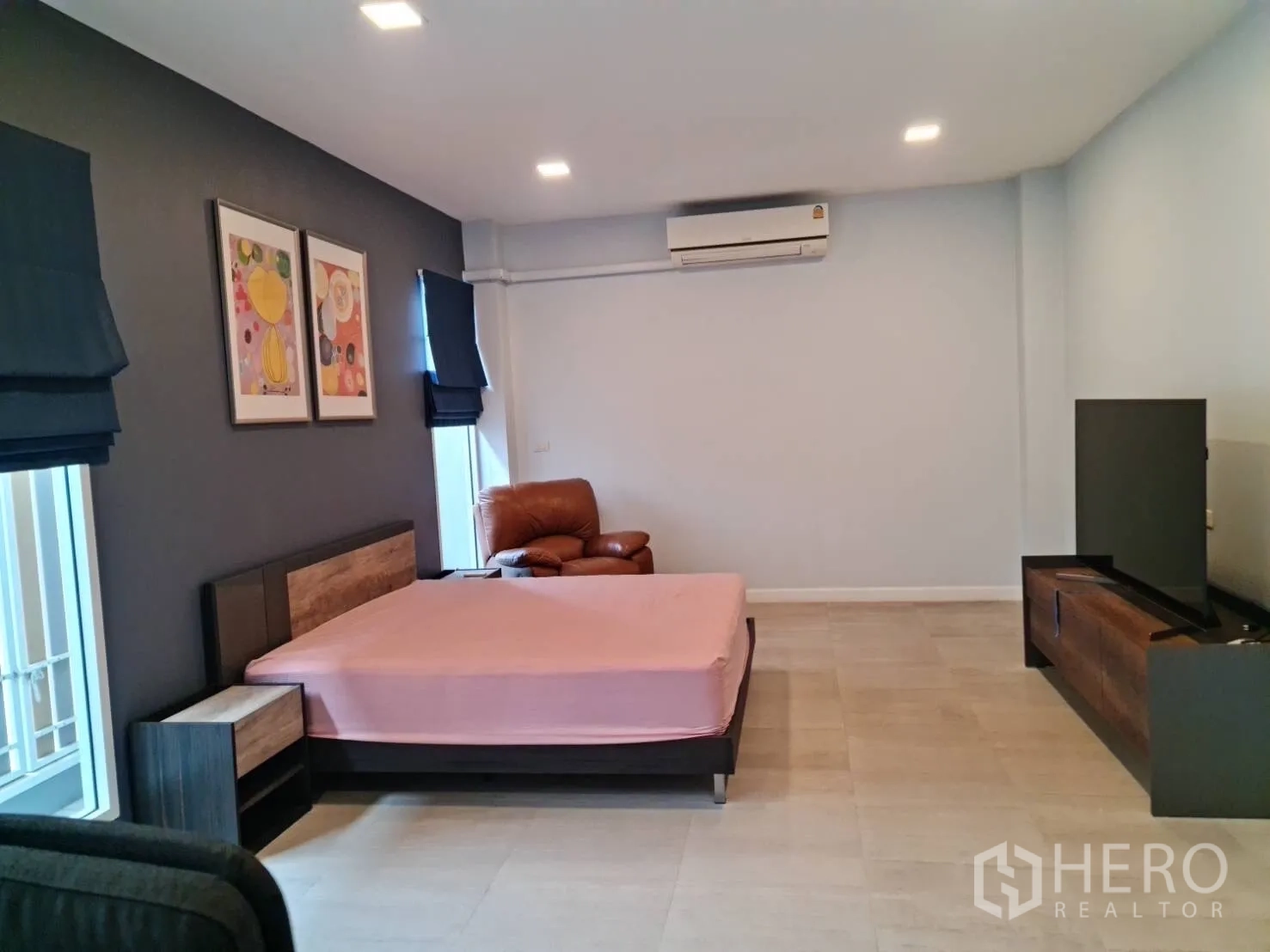 Factory for sale in Krathum Baen, Samut Sakhon - Furnished bedroom with bed, air conditioner, and TV cabinet.
