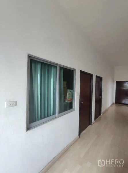 Warehouse for rent in Bang Phli, Samut Prakan - Upper-floor hallway with doors to private offices and an internal window overlooking operations.