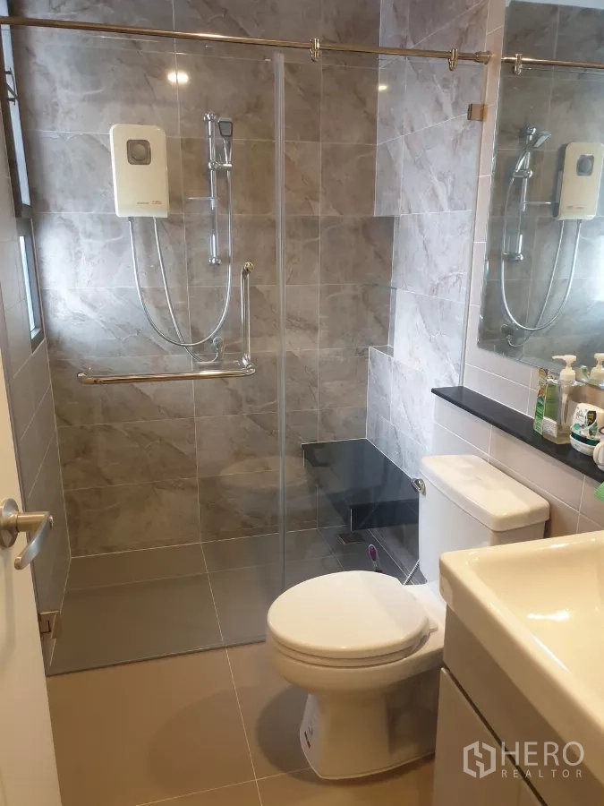 Detached House for rent or sale in Prawet, Bangkok - Modern bathroom with glass shower enclosure, water heater and vanity