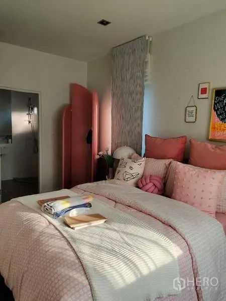 Detached House for rent in Bang Phli, Samut Prakan - Bedroom view toward ensuite door with soft décor and natural light.