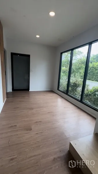 Retail Space for rent in Bang Na, Bangkok - Private office room with wide windows and green garden outlook within the retail property.