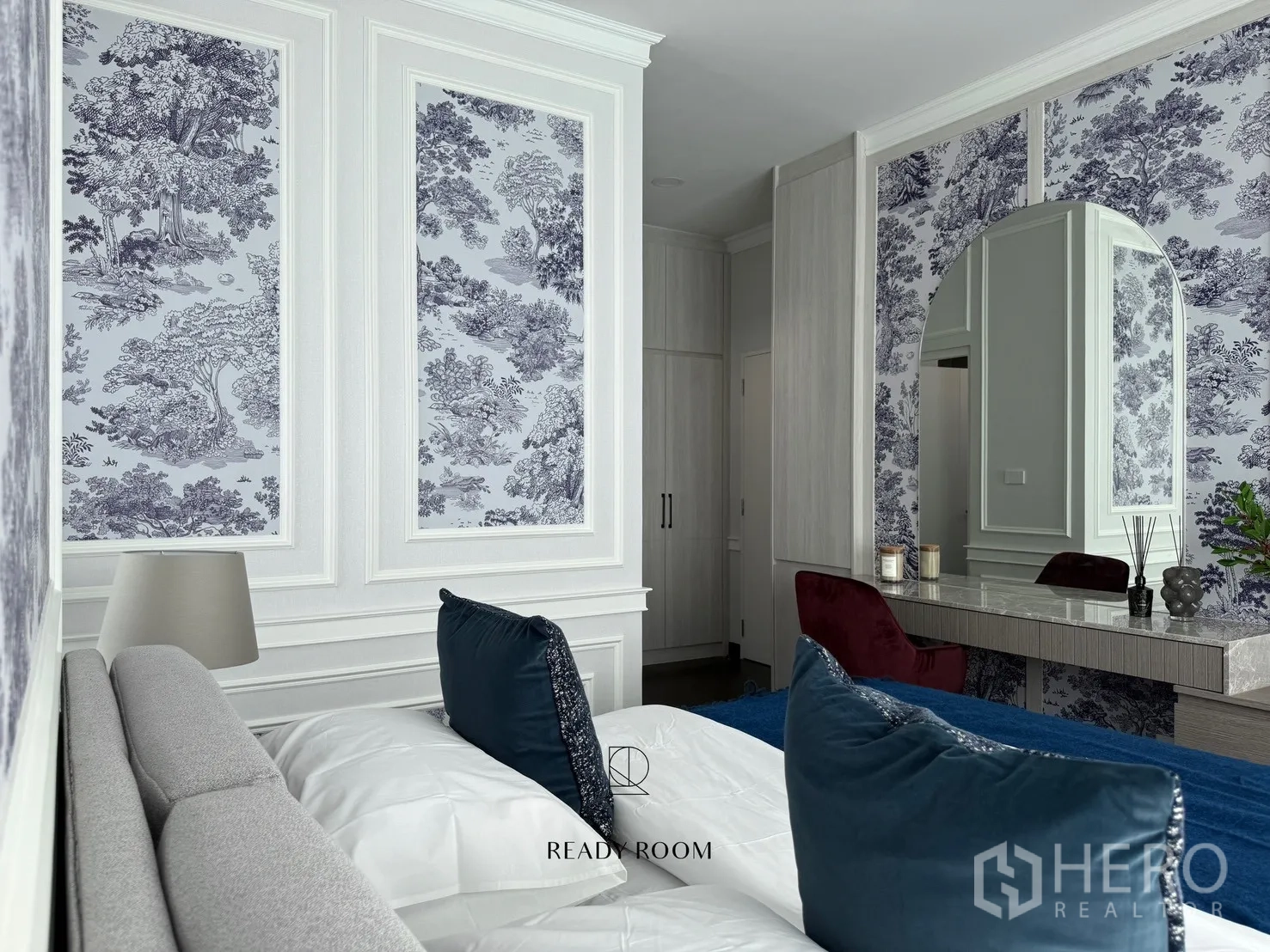 Detached House for rent or sale in Bang Phli, Samut Prakan - Master bedroom angle showing dressing table, arched mirror and built-in wardrobe.