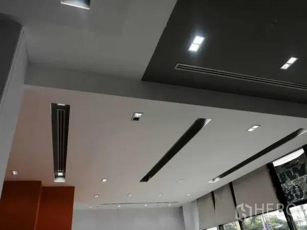 Office Space for rent in Pathum Wan, Bangkok - Contemporary ceiling design featuring linear lights and air vents in an open-plan office area.