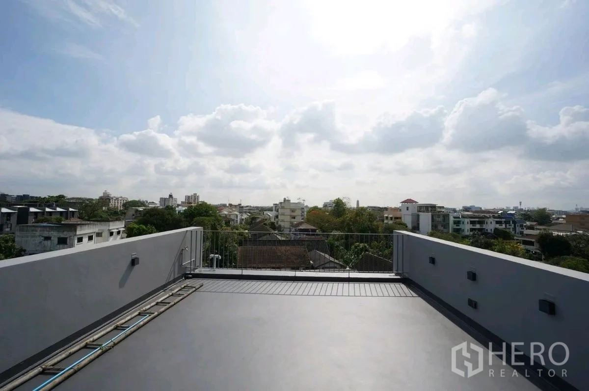 Home Office for rent in Chatuchak, Bangkok - Rooftop terrace with open city views and a safety railing.