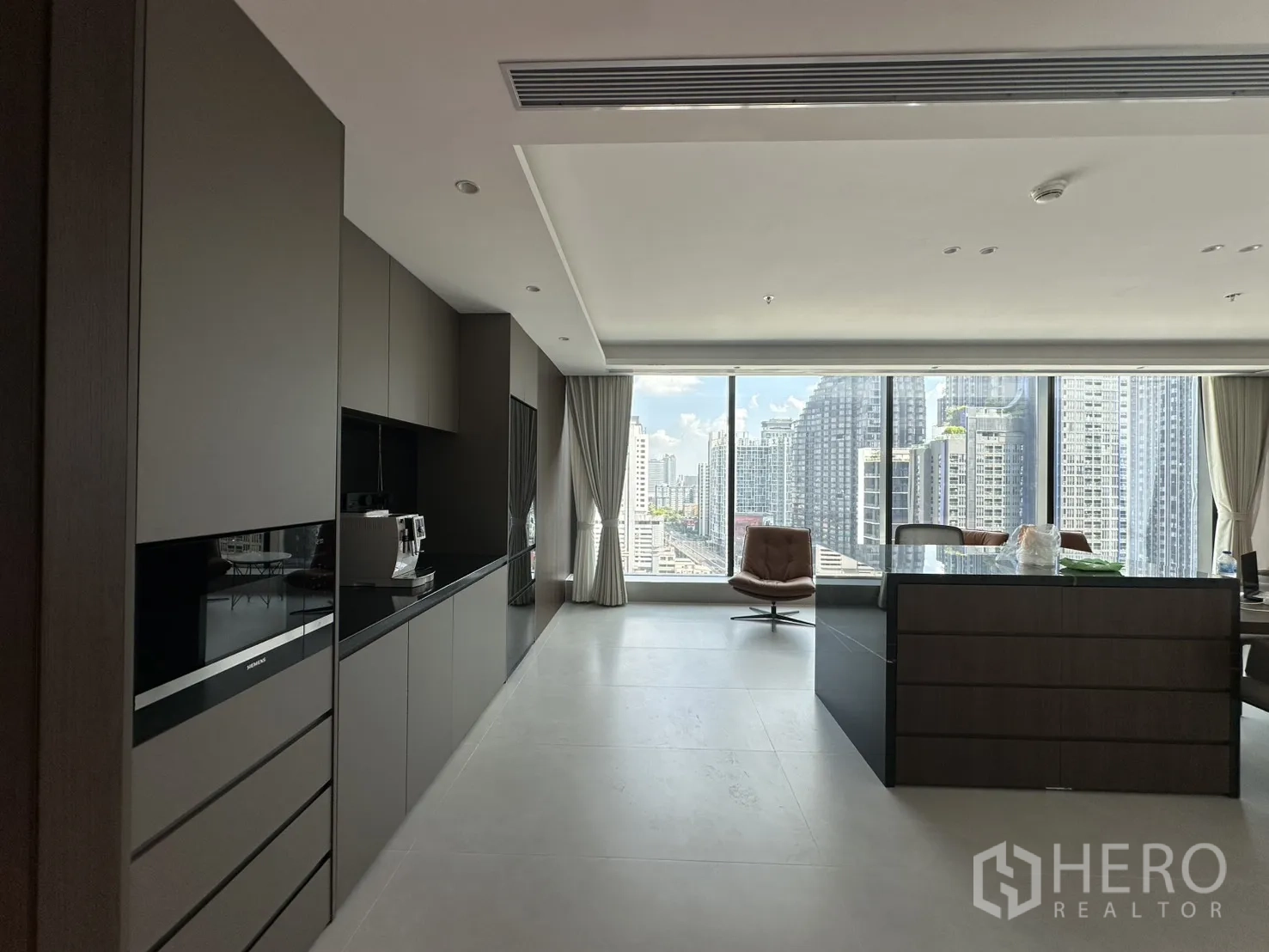 Office Space for rent in Din Daeng, Bangkok - Pantry with wall cabinets, an island counter, and expansive windows.