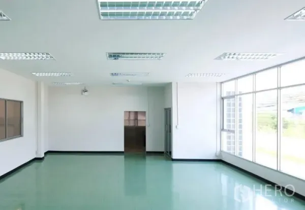Factory for rent in Pluak Daeng, Rayong - Bright office room with large windows, tiled floor and recessed fluorescent lighting.