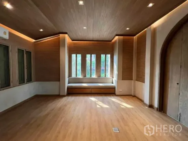 Retail Space for rent in Phaya Thai, Bangkok - Spacious wood-finished retail room with built-in bench and recessed lights.