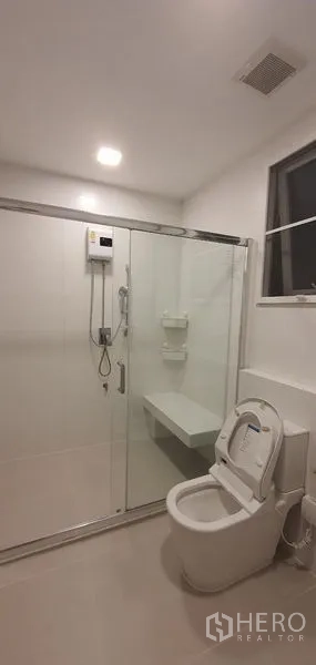 Detached House for rent - Modern bathroom with glass shower enclosure and smart toilet.