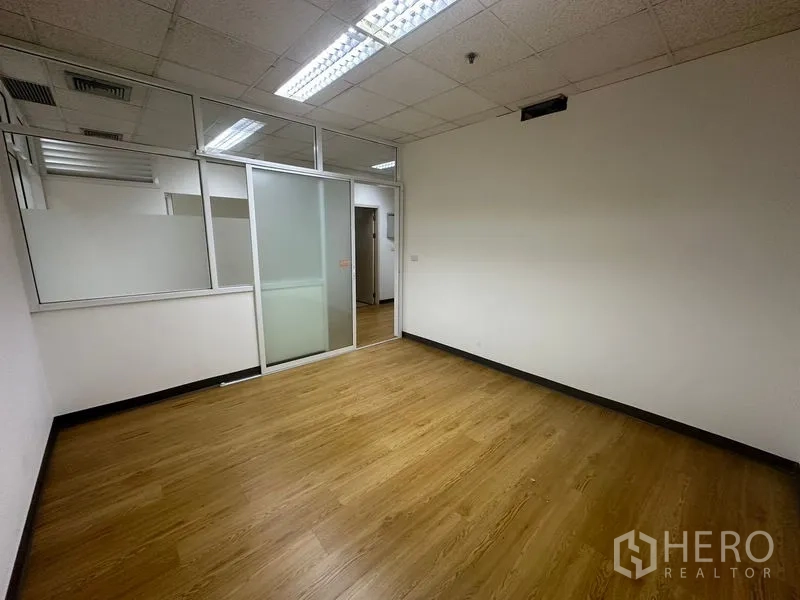 Office Space for rent in Watthana, Bangkok - Meeting room featuring a sliding frosted-glass door and built-in lighting.