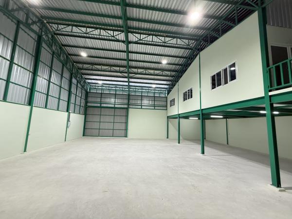 Warehouse for rent in Lat Krabang, Bangkok - Open storage bay facing mezzanine offices with steel supports beneath.