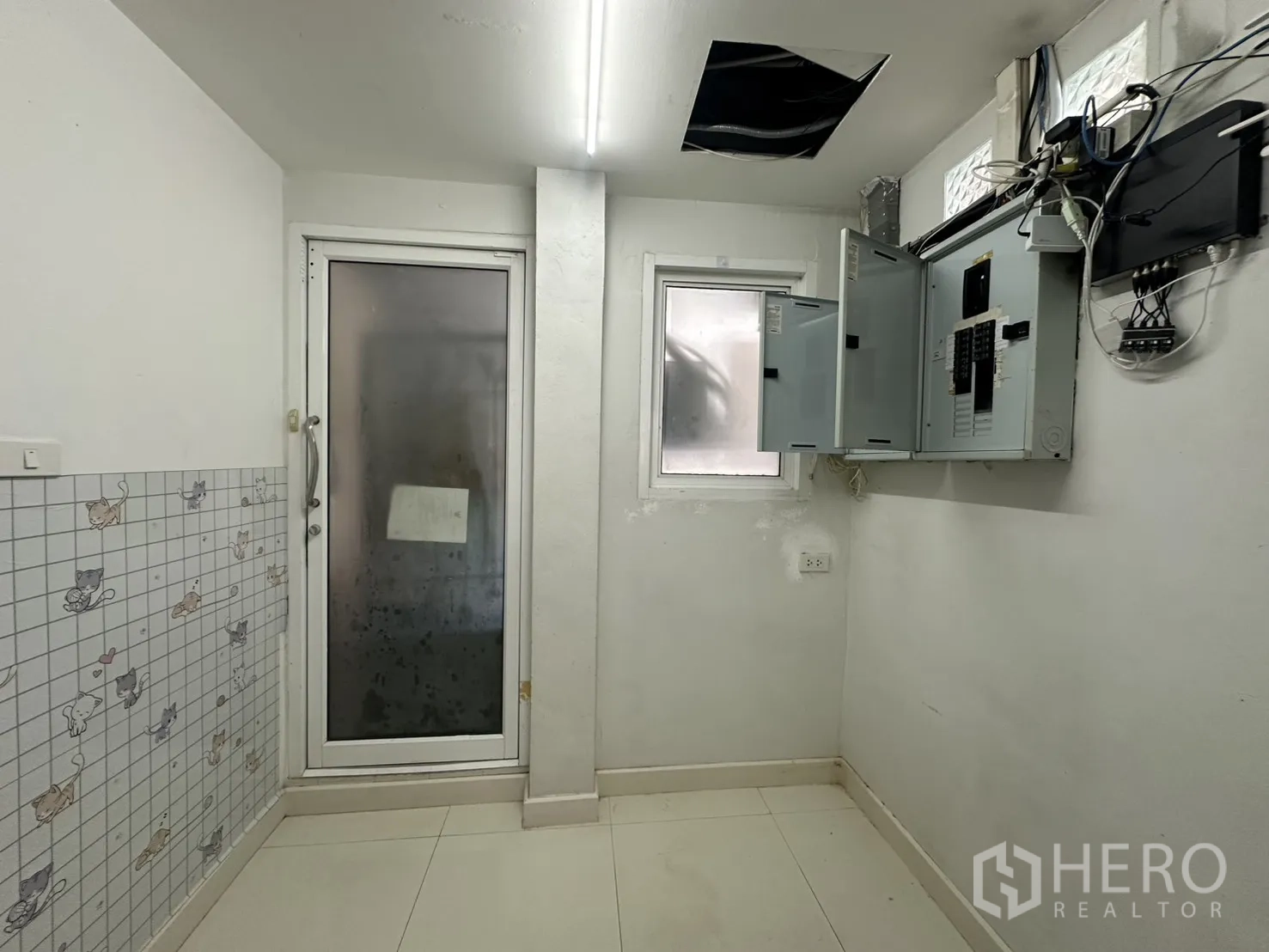 Property Image #5 for property HRE01478