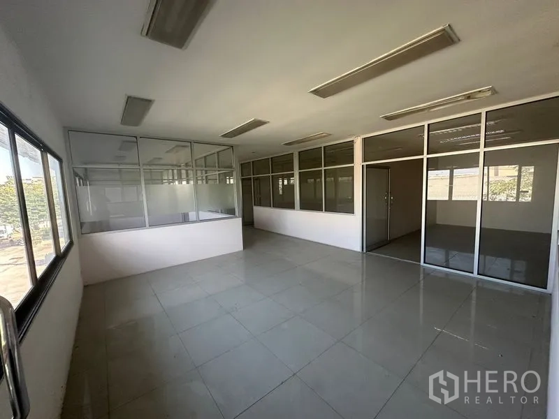 Warehouse for rent in Saphan Sung, Bangkok - Open-plan office with tiled floor and full-height glass partitions.