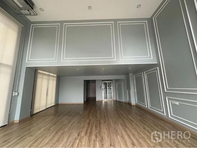 Home Office for rent in Suan Luang, Bangkok - Open plan floor with wood flooring facing private lift lobby.