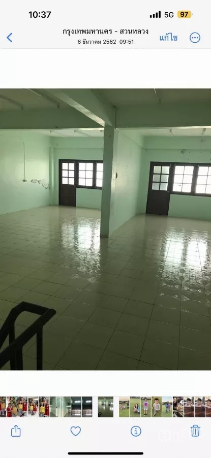 Shophouse for rent in Suan Luang, Bangkok - Wide open floor with two wooden doors and a row of windows, viewed from stairs.