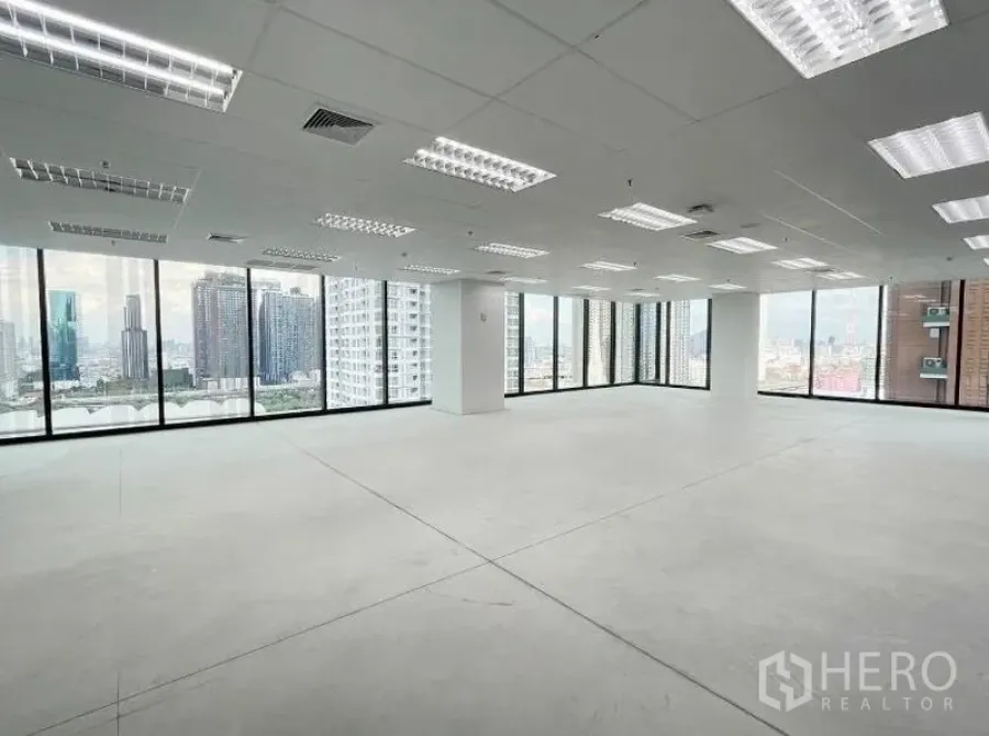 Office Space for rent in Ratchathewi, Bangkok - Spacious corner office with wraparound glass walls and panoramic city views.
