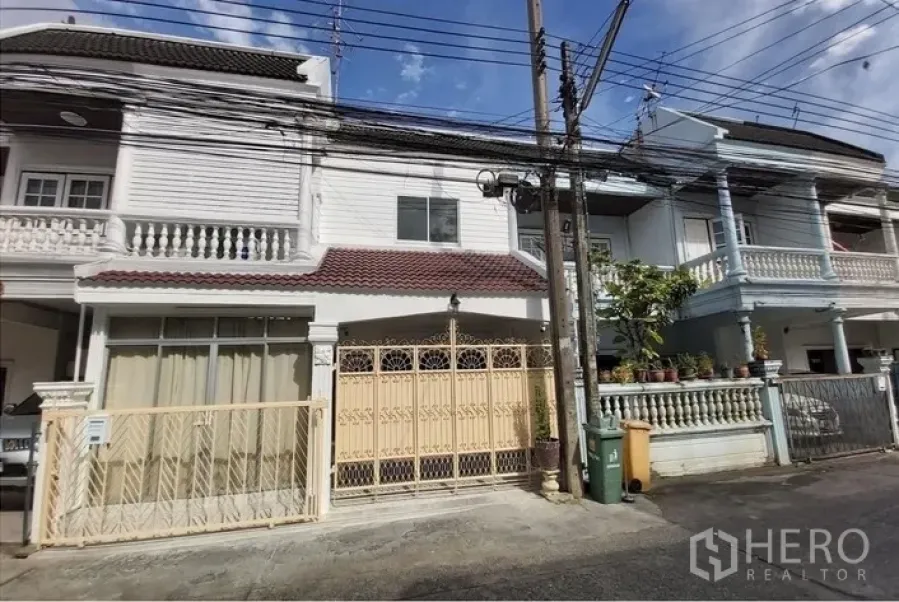 Townhouse for sale - Two-storey townhouse exterior with gated carport in Bang Chak near BTS.