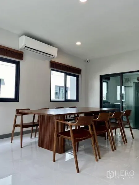 Detached House for rent in Bang Phli, Samut Prakan - Dining room from another angle showing sliding glass door and corner windows.