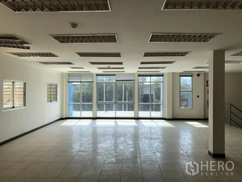 Factory for rent in Bang Sao Thong, Samut Prakan - Spacious upper-floor office with large windows providing abundant natural light.