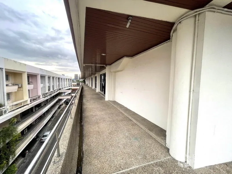 Office Space for rent in Khlong Toei, Bangkok - Covered exterior corridor on the upper floor with railing outside office units in Phra Khanong.