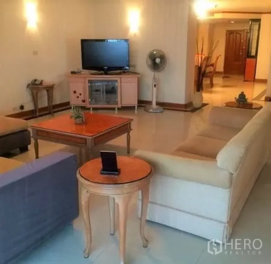 Condominium for rent in Watthana, Bangkok - Spacious living room with sofa set, TV stand and coffee table in a furnished Asok condo.