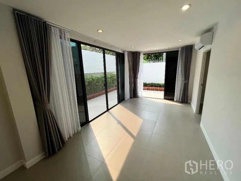 Detached House for rent in Phaya Thai, Bangkok - Sunlit room opening to garden via full-height sliding doors.