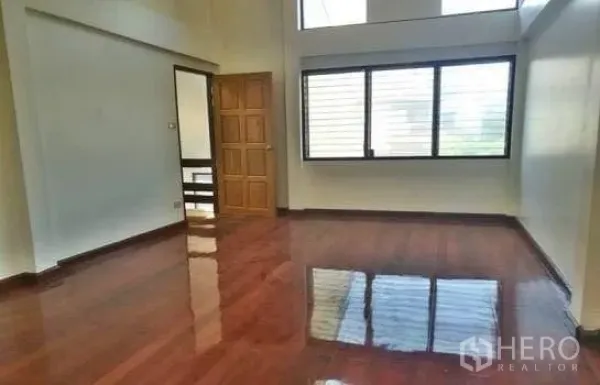 Office Space for rent in Chatuchak, Bangkok - Open office area with high ceiling, polished wooden flooring and wide windows for natural light.