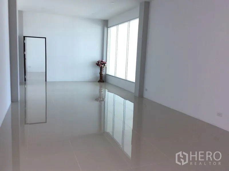 Factory for sale in Bang Sao Thong, Samut Prakan - Private office room with large window and glossy porcelain tiles.