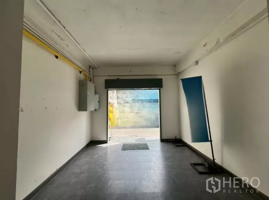Retail Space for rent in Pathum Wan, Bangkok - Ground-floor retail unit with tiled floor, wide storefront opening to the lane, and visible electrical panels.