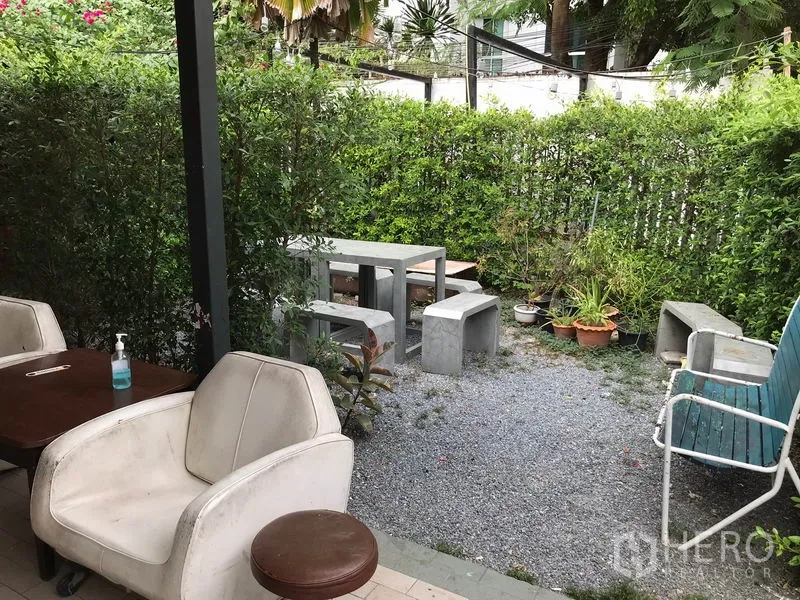 Retail Space for rent in Watthana, Bangkok - Small garden corner with gravel, concrete benches and green hedges.