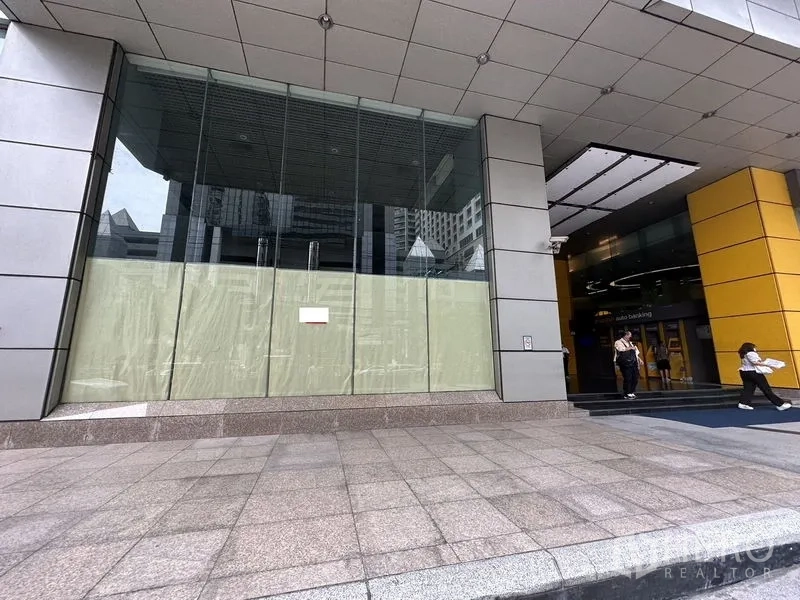 Retail Space for rent in Watthana, Bangkok - Street-level glass storefront of a modern Sukhumvit commercial building with wide granite steps and a covered entrance.