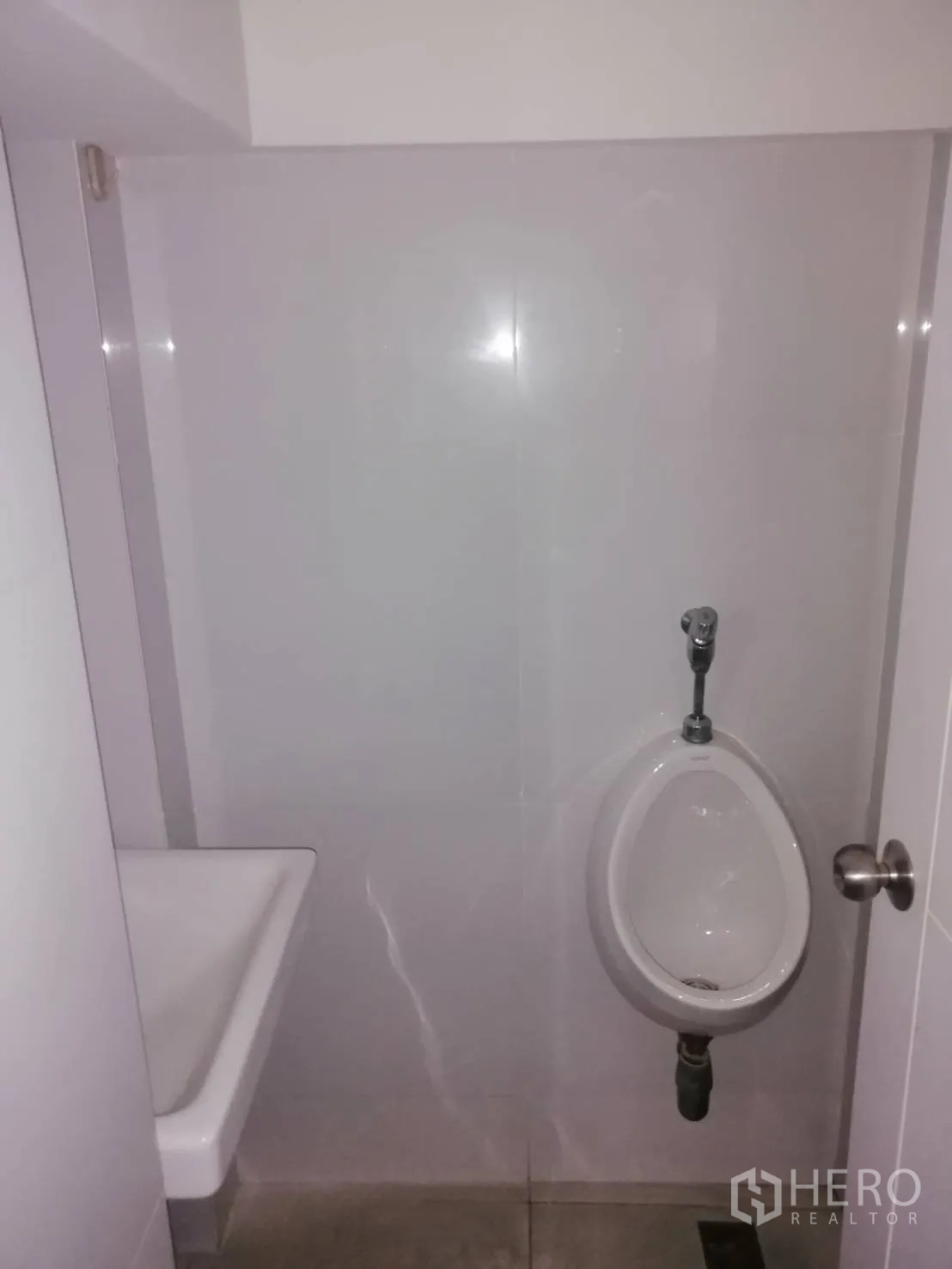 Retail Space for rent in Watthana, Bangkok - Compact restroom stall with wall-mounted urinal and corner sink.