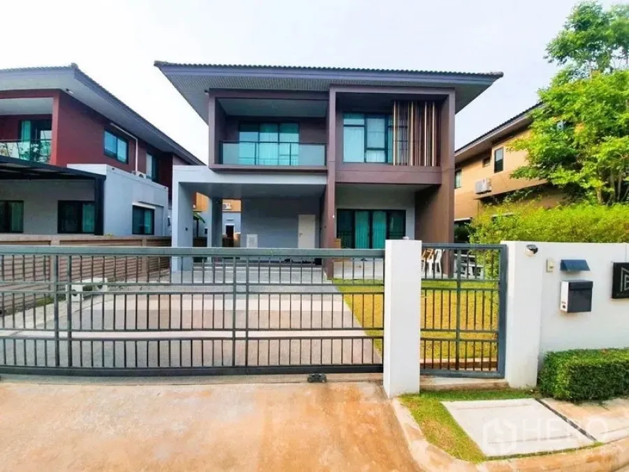 Detached House for sale in Pathum Thani - Modern two-storey detached house with a gated driveway, carport and front lawn.
