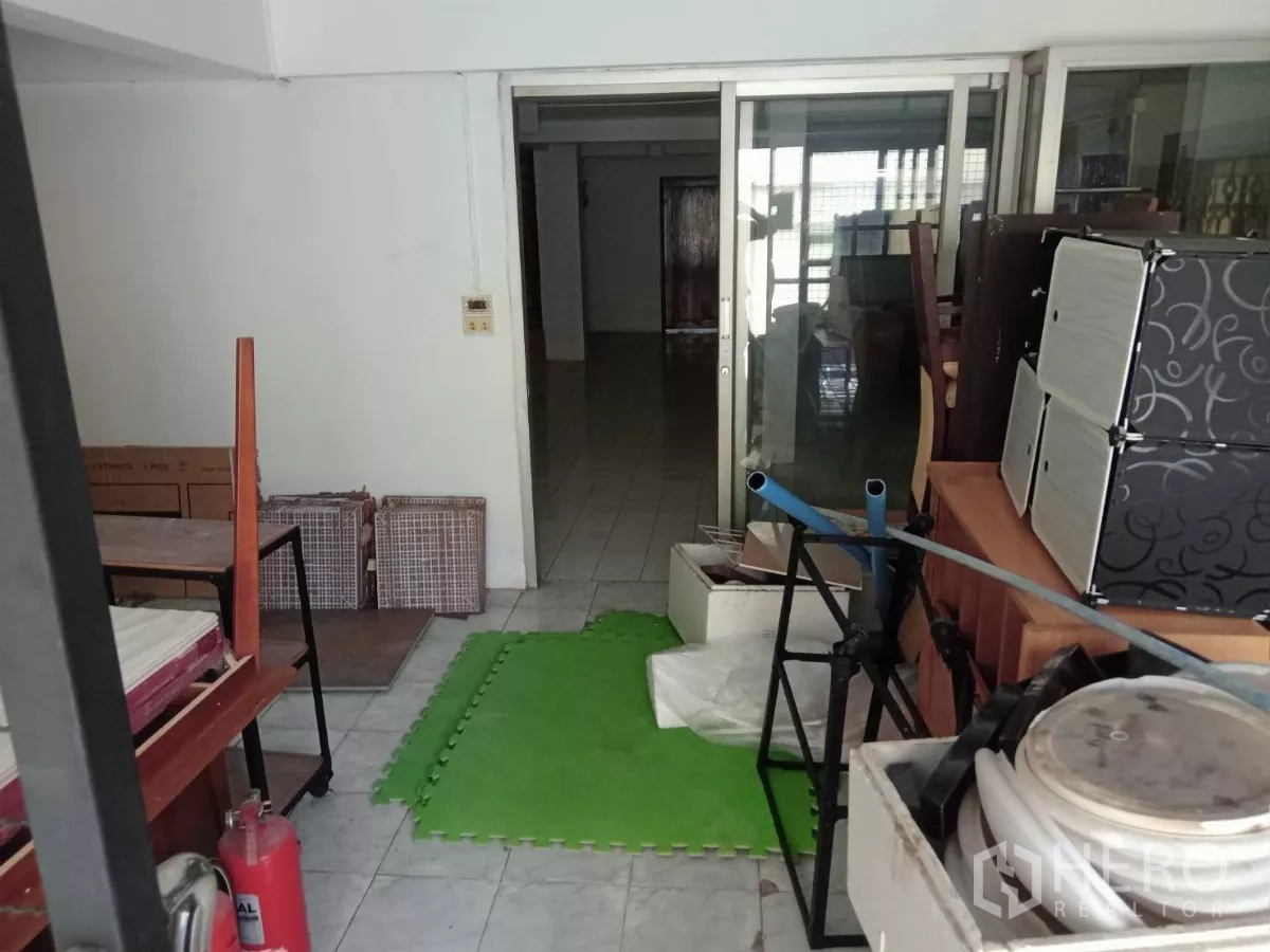 Detached House for rent in Phaya Thai, Bangkok - Storage area beside sliding doors leading to interior rooms.