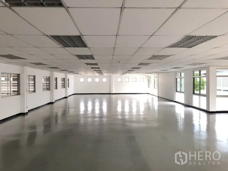 Factory for rent in Bang Pa-in, Phra Nakhon Si Ayutthaya - Bright second-floor office area with grid ceiling and windows on two sides.
