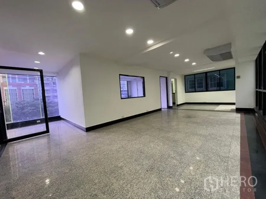 Featured image for For rent Office Space 100 sqm in Thung Maha Mek, Sathon, Bangkok BTS Chong Nonsi
