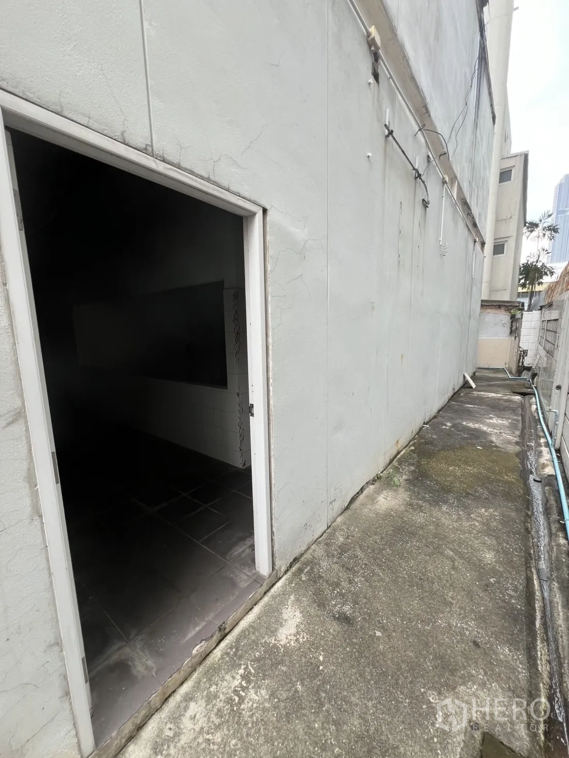 Retail Space for rent in Watthana, Bangkok - Dark unfinished restroom area with pipe outlets.