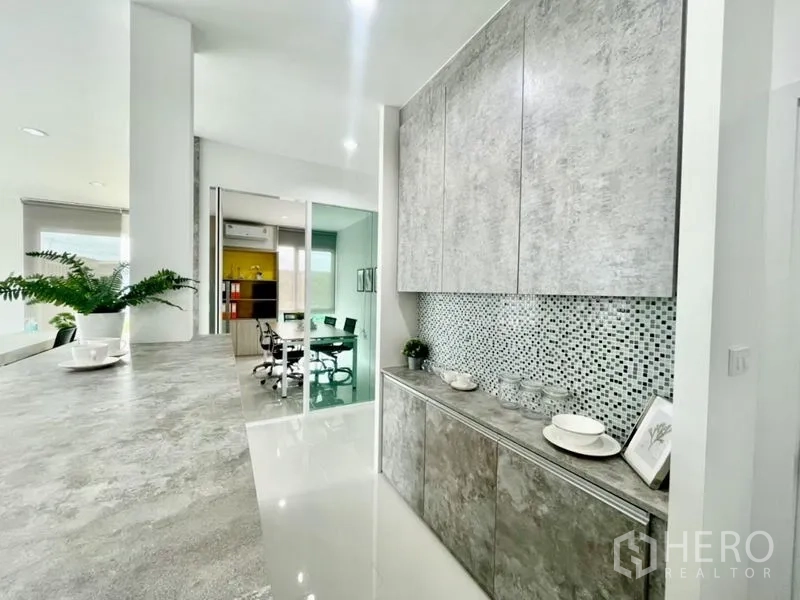 Warehouse for sale in Lam Luk Ka, Pathum Thani - Pantry and built‑in cabinets beside a glass‑partitioned meeting room within the office area.
