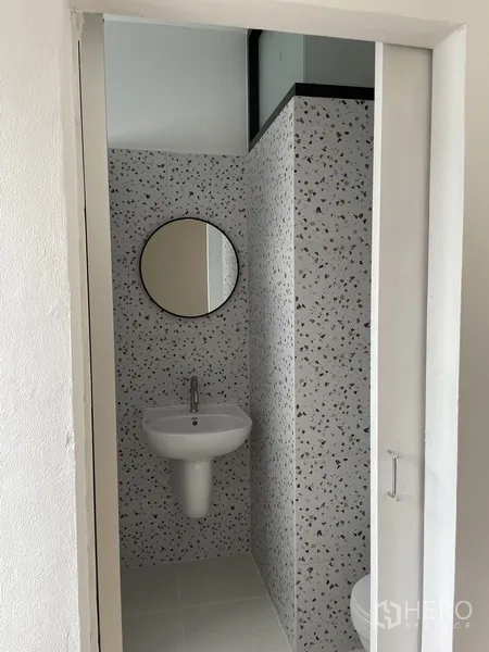 Home Office for rent in Khlong Toei, Bangkok - Small powder room with terrazzo wall tiles and a round mirror