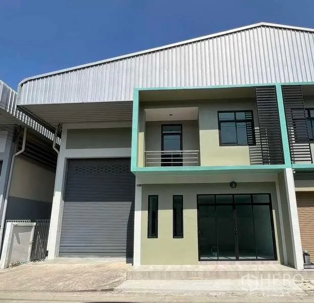 Factory for rent or sale in Mueang Samut Sakhon, Samut Sakhon - Front elevation of the factory showing a roller door and the office block.