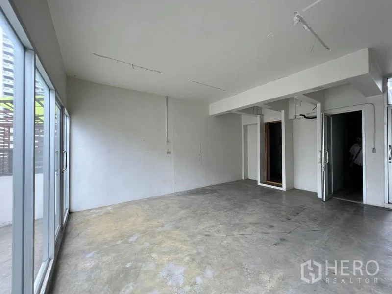 Shophouse for rent - Bright room with sliding glass doors opening to an outdoor terrace.