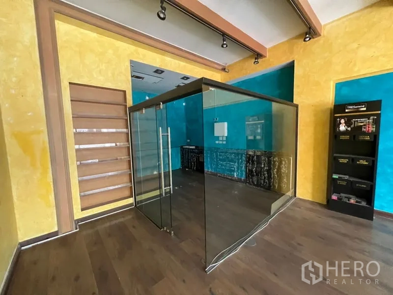 Retail Space for rent in Watthana, Bangkok - Central glass-enclosed room suitable for cashier or consultation, with shelving and product display rack.