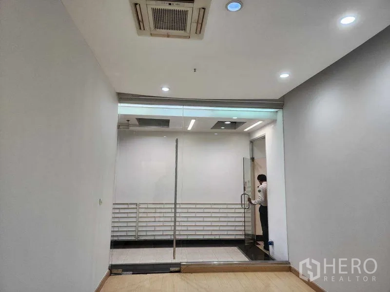 Retail Space for rent in Watthana, Bangkok - Glass storefront with ceiling cassette air-conditioner and a bright showroom interior.