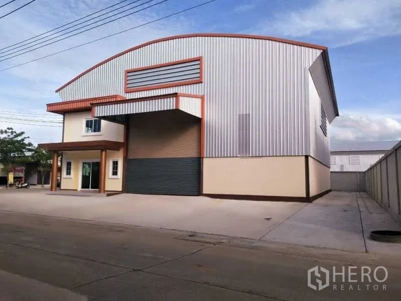 Warehouse for rent or sale in Nakhon Pathom - Front elevation highlighting the loading canopy and large roller shutter of the warehouse.