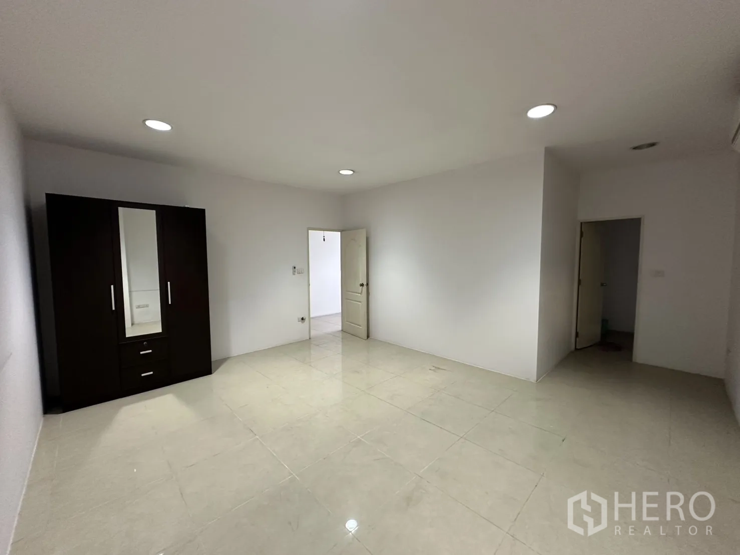 Factory for rent - Modern bathroom with black-and-white tiles, vanity, and shower.
