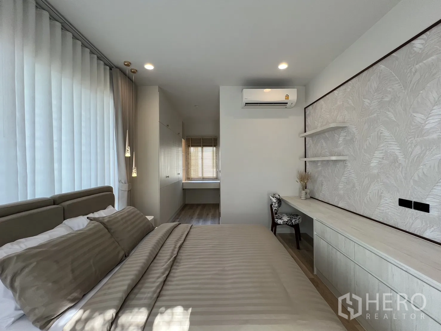 Detached House for rent or sale in Bang Kapi, Bangkok - Second bedroom view toward windows and landscaped courtyard outside.