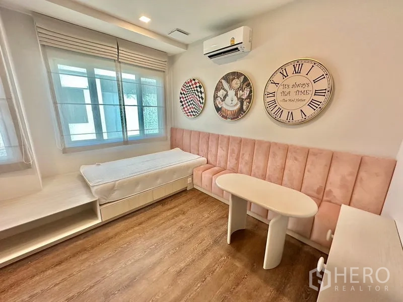 Detached House for rent in Samut Prakan - Kids’ bedroom with pink upholstered bench seating, single bed and playful wall decor.